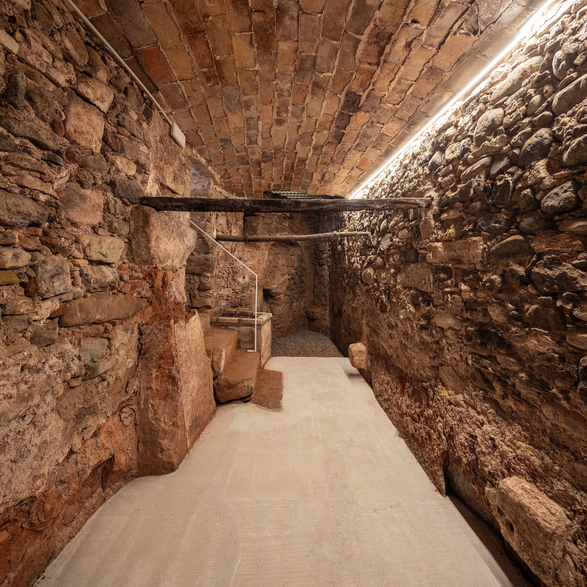 Restoration of Artés Museum. Vats Space