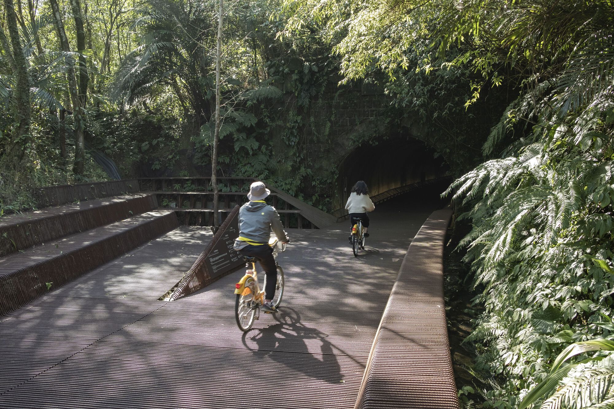 The Dark Line Path | mICHELE & mIQUEL + dA VISION DESIGN