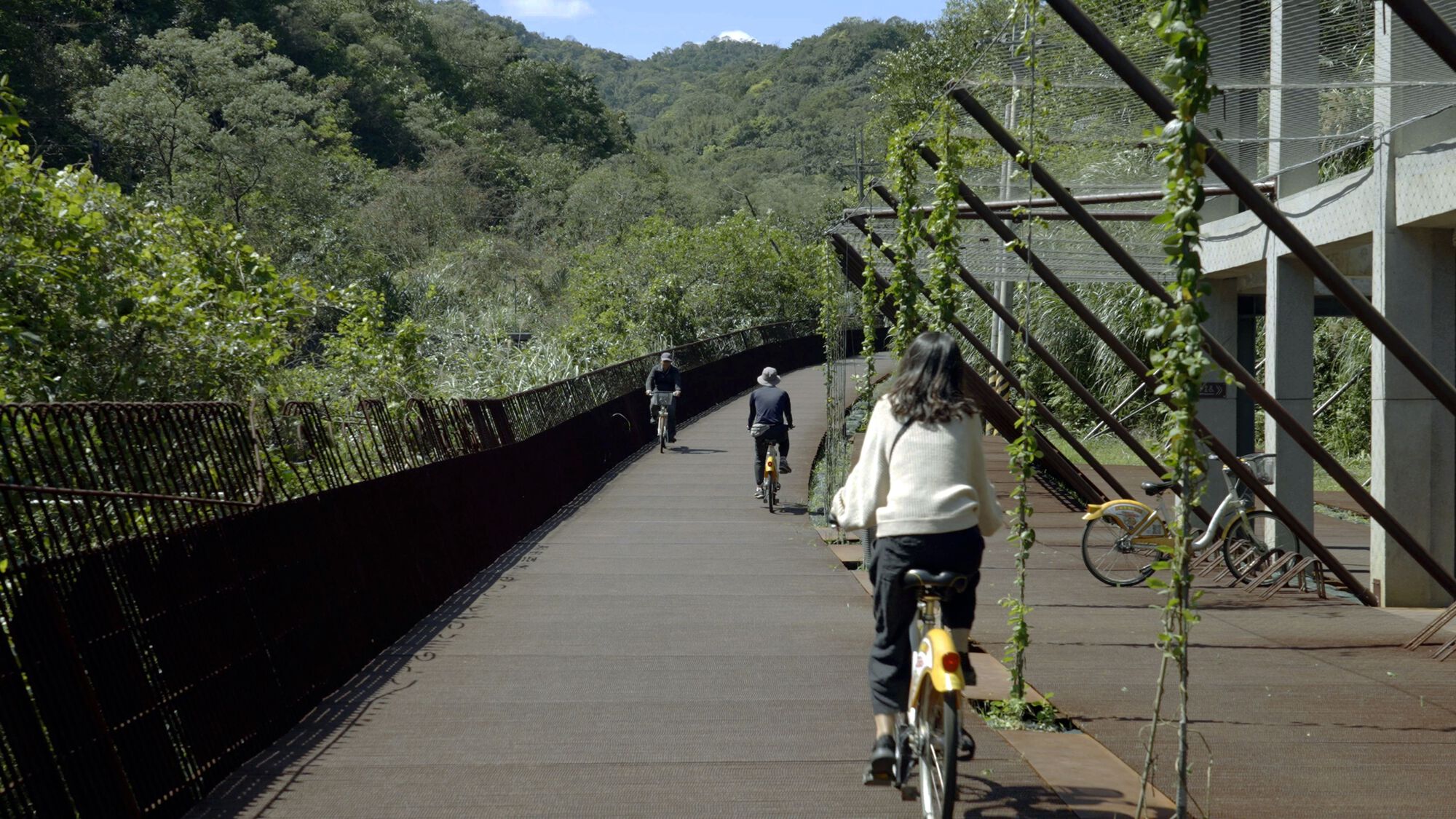 The Dark Line Path | mICHELE & mIQUEL + dA VISION DESIGN