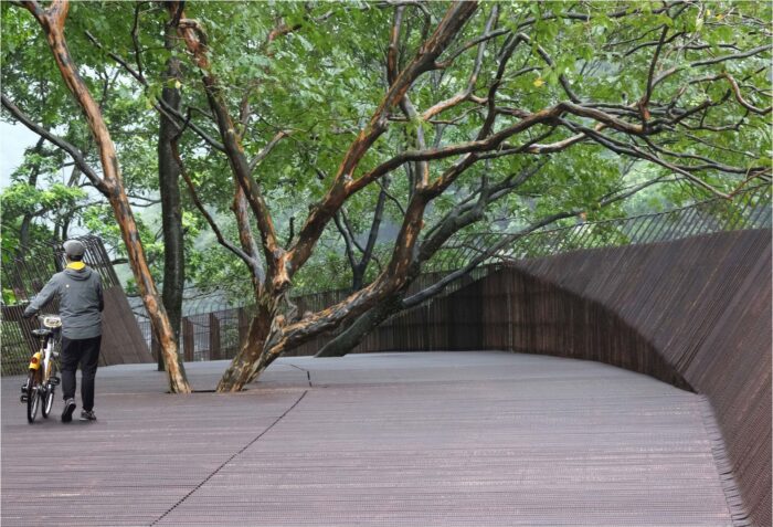 The Dark Line Path | mICHELE & mIQUEL + dA VISION DESIGN