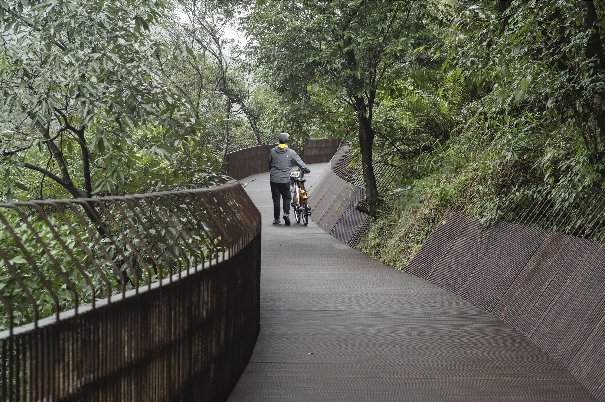 The Dark Line Path | mICHELE & mIQUEL + dA VISION DESIGN