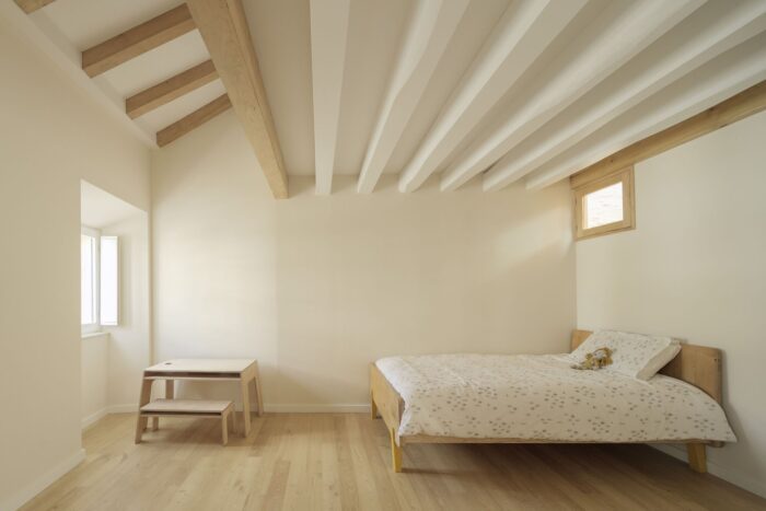 House Between Party Walls | Ansede Quintáns, arquitectos
