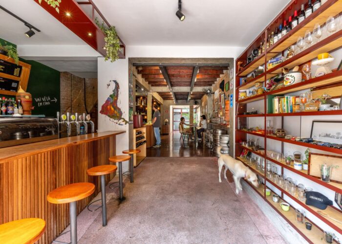 Colchetes Café | Estúdio Brasileiro de Arquitetura + Ateliê AU