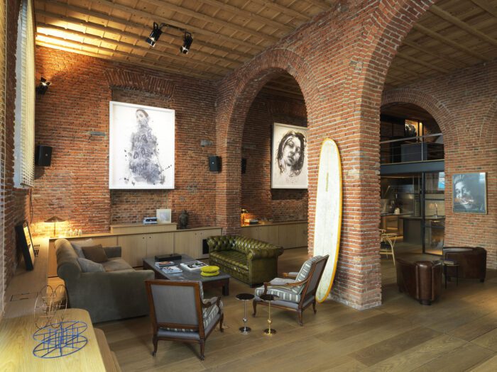 Renovation of a Milan Laboratory to a Family Loft | Tomoarchitects