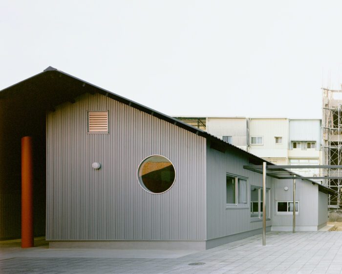 Double Roof House | Studio Tngtetshiu