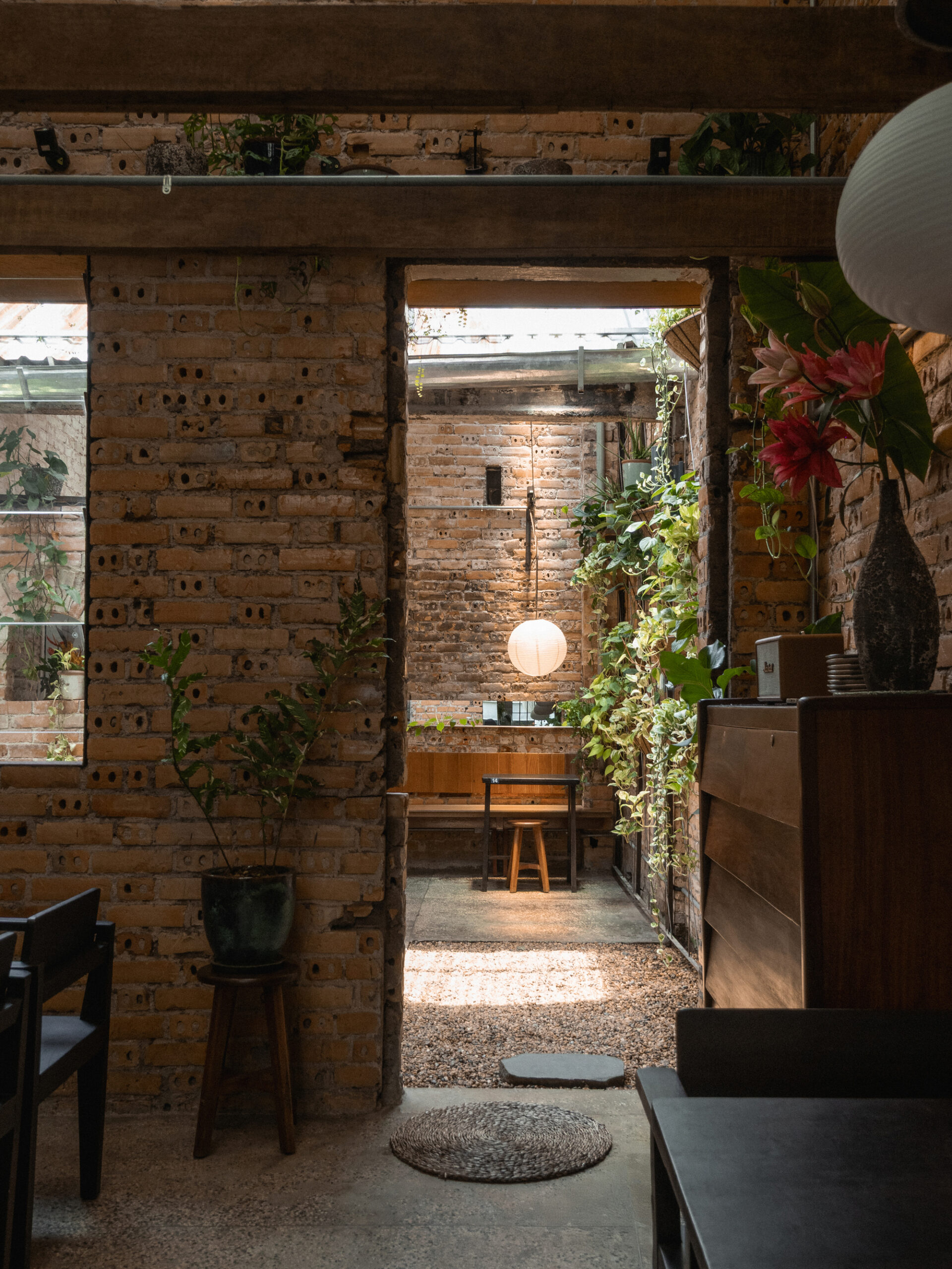 O Plant-based Ton That Dam Cafe Restaurant