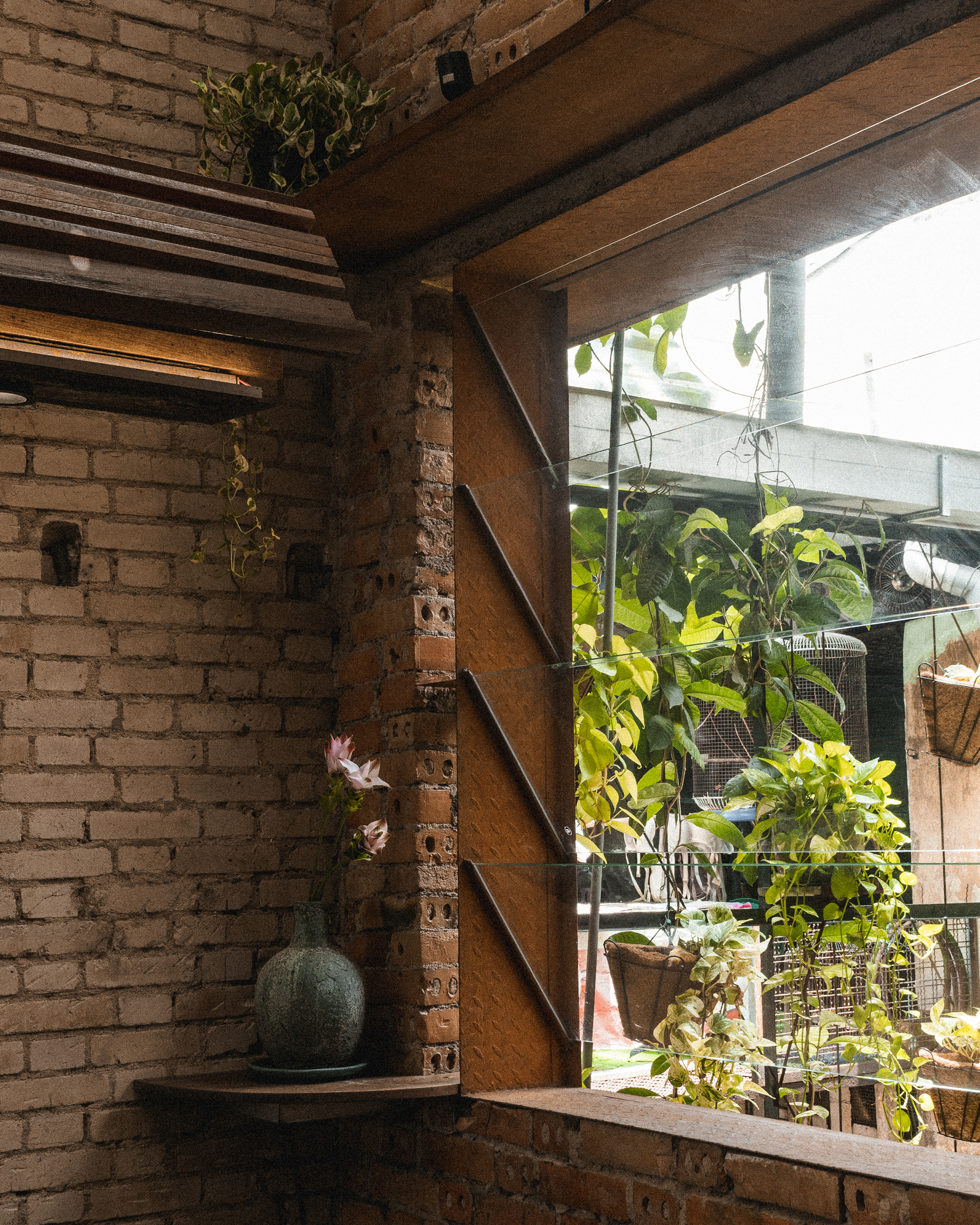 O Plant-based Ton That Dam Cafe Restaurant