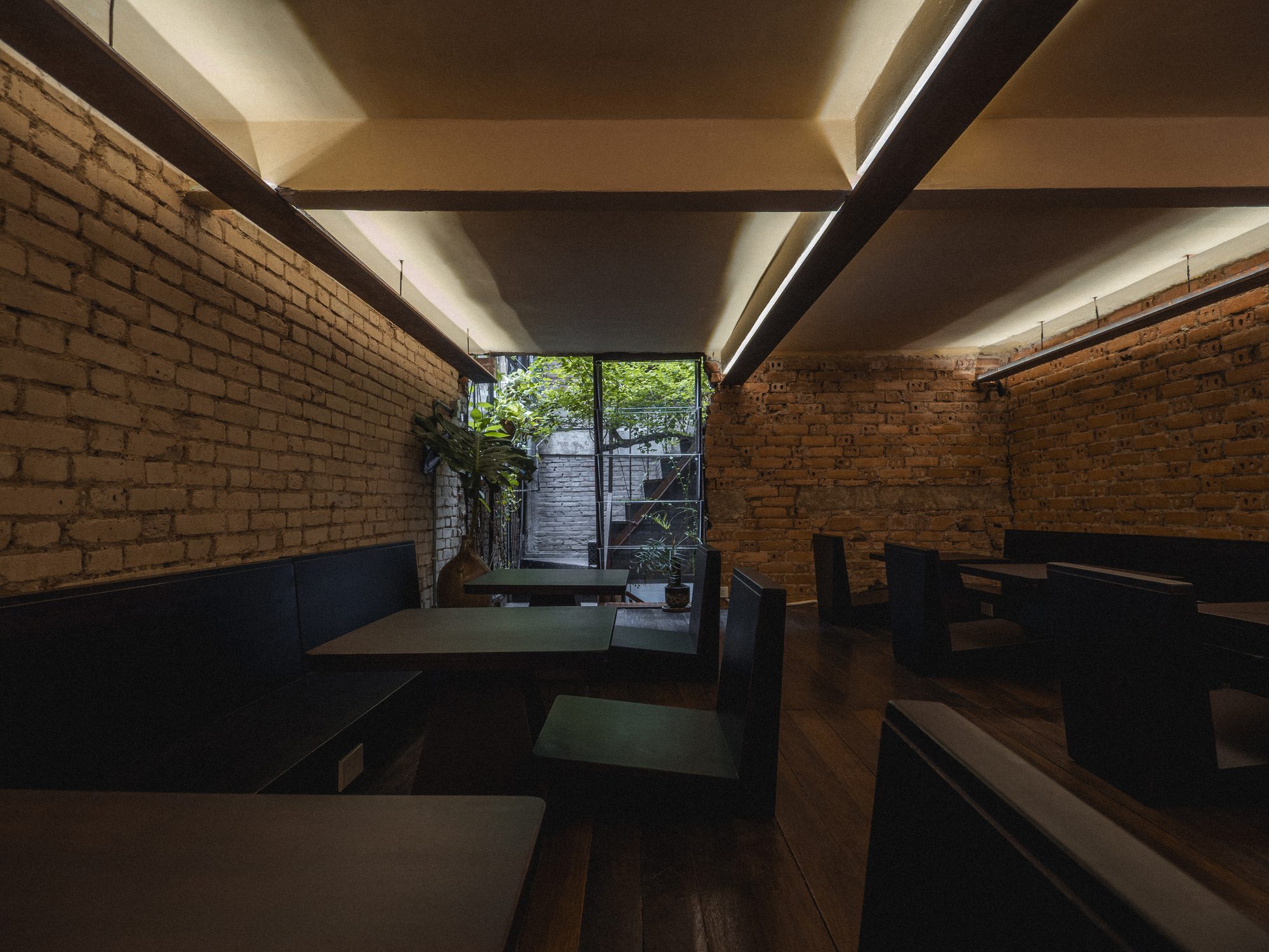 O Plant-based Ton That Dam Cafe Restaurant