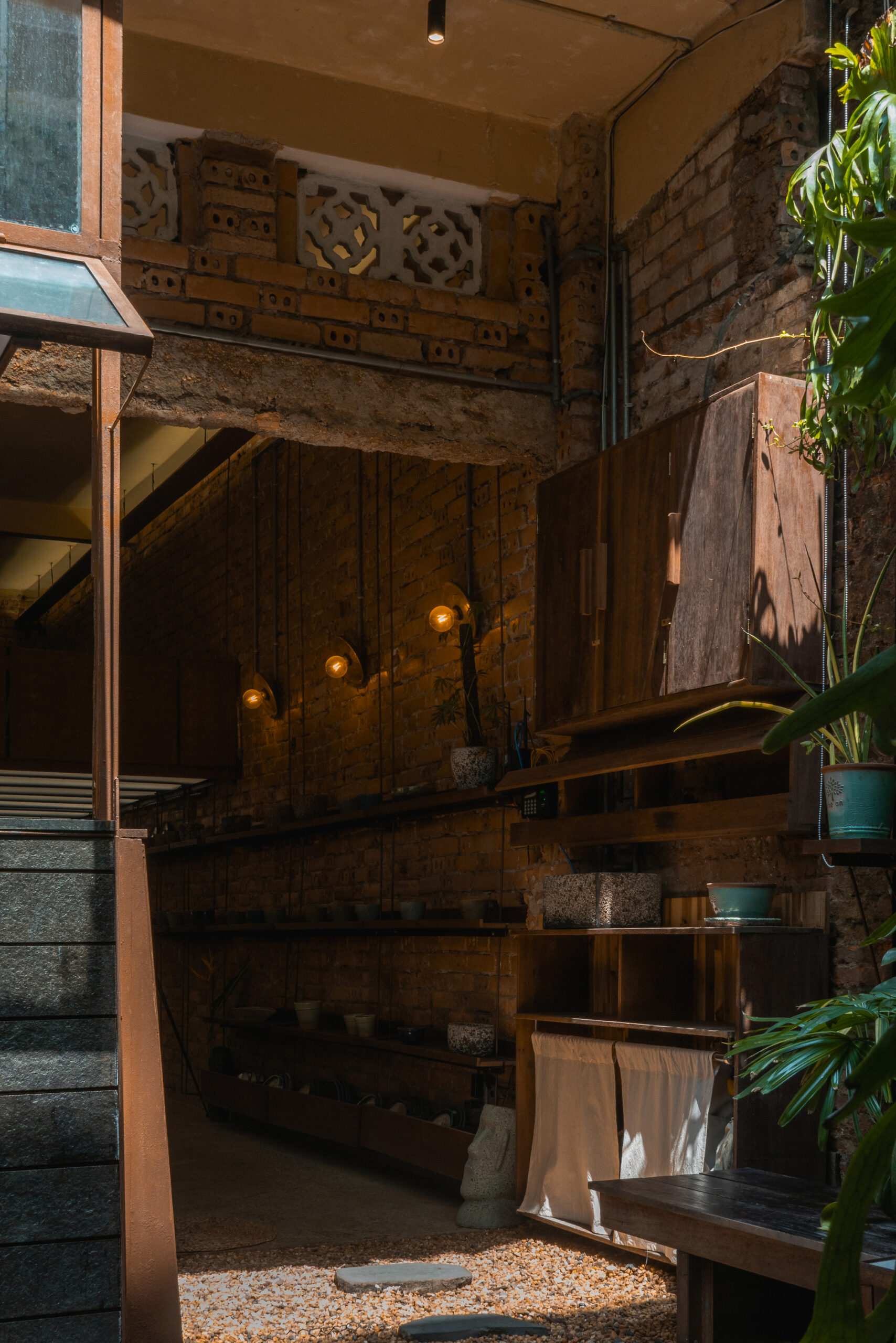 O Plant-based Ton That Dam Cafe Restaurant