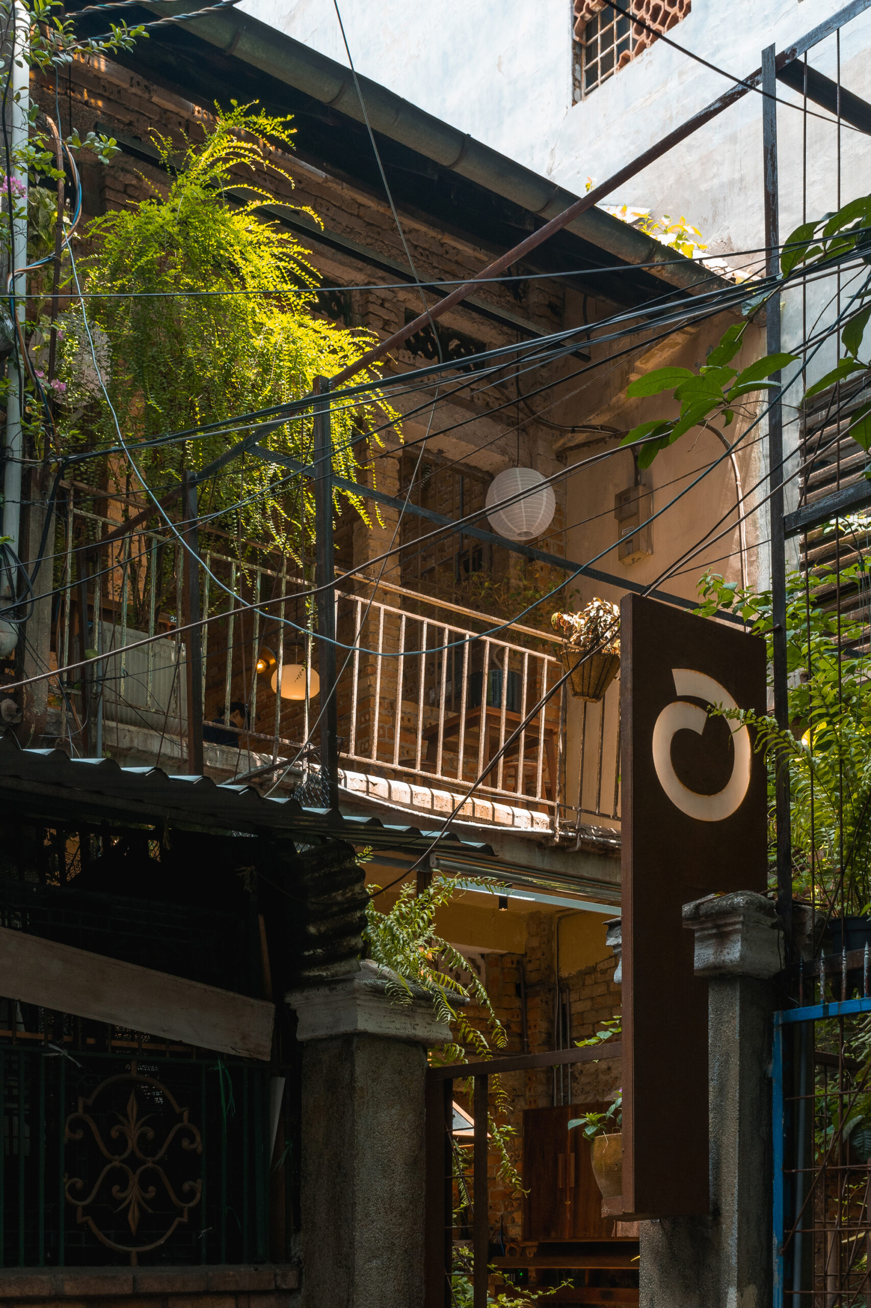 O Plant-based Ton That Dam Cafe Restaurant