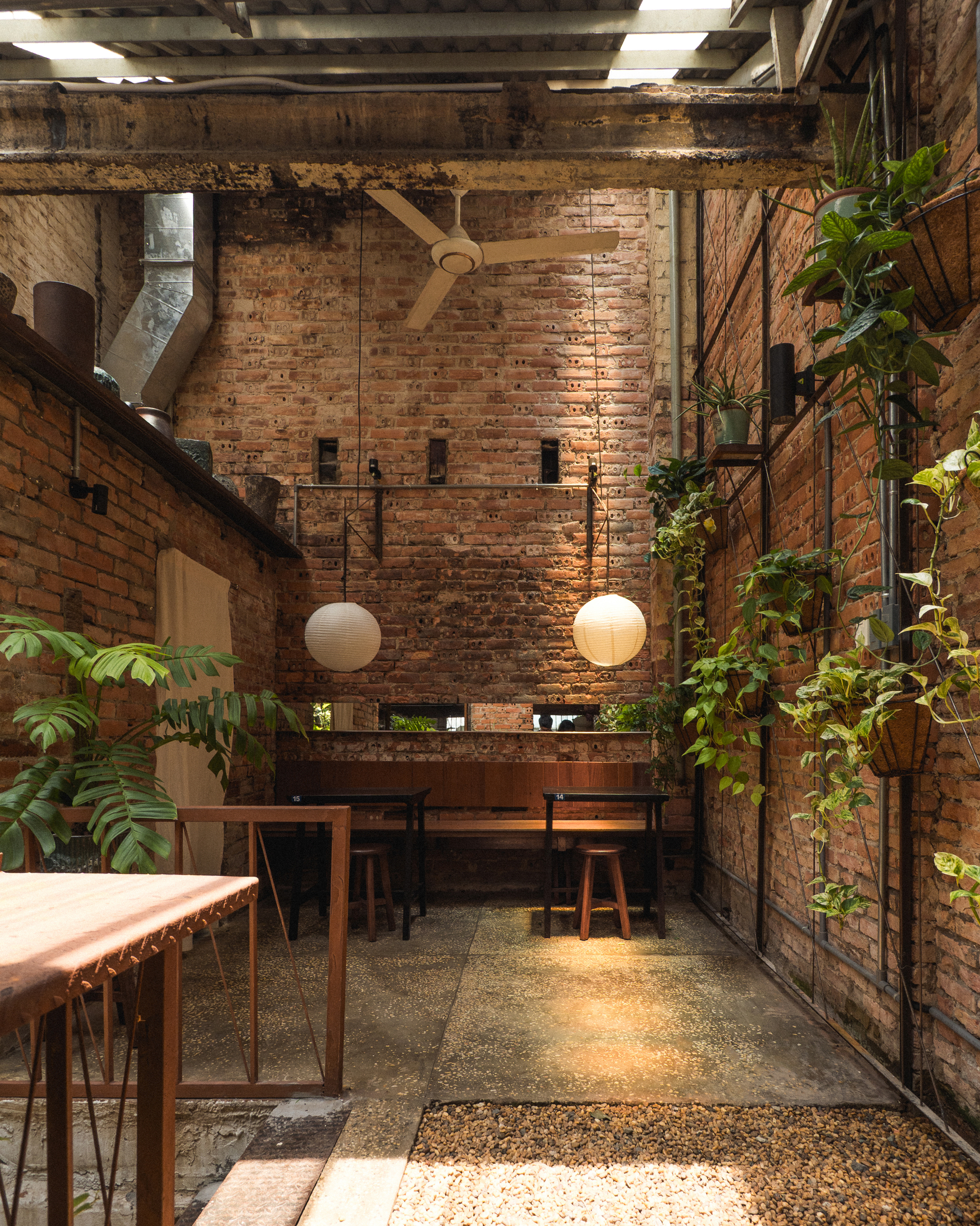 O Plant-based Ton That Dam Cafe Restaurant