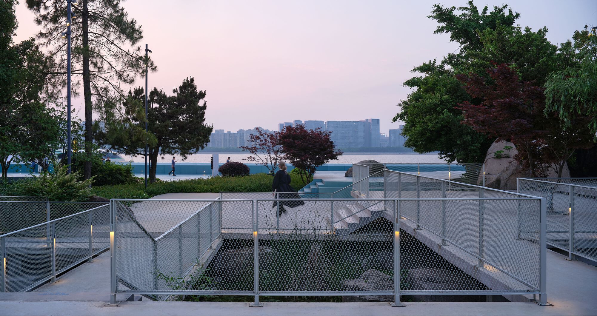 The Jianshi Station & the Tingyun Station