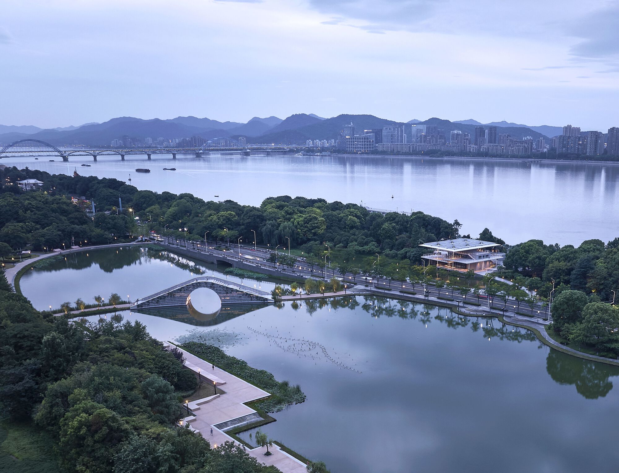 The Jianshi Station & the Tingyun Station