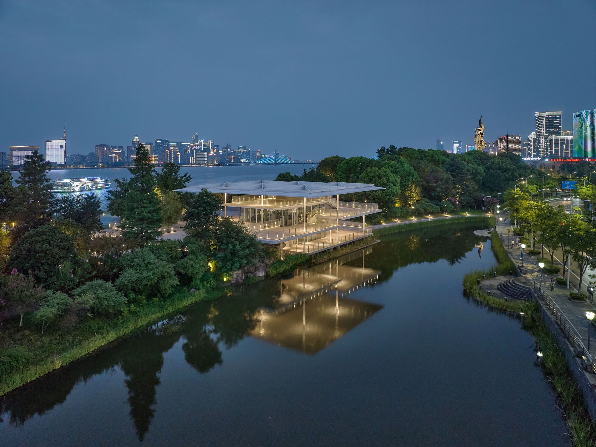 The Jianshi Station & the Tingyun Station