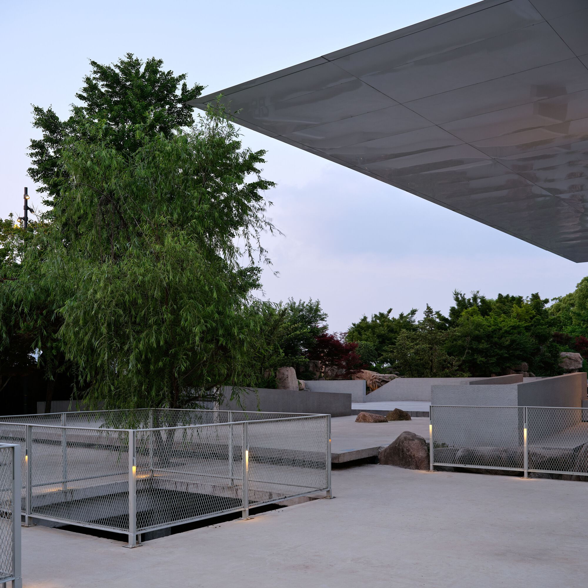 The Jianshi Station & the Tingyun Station