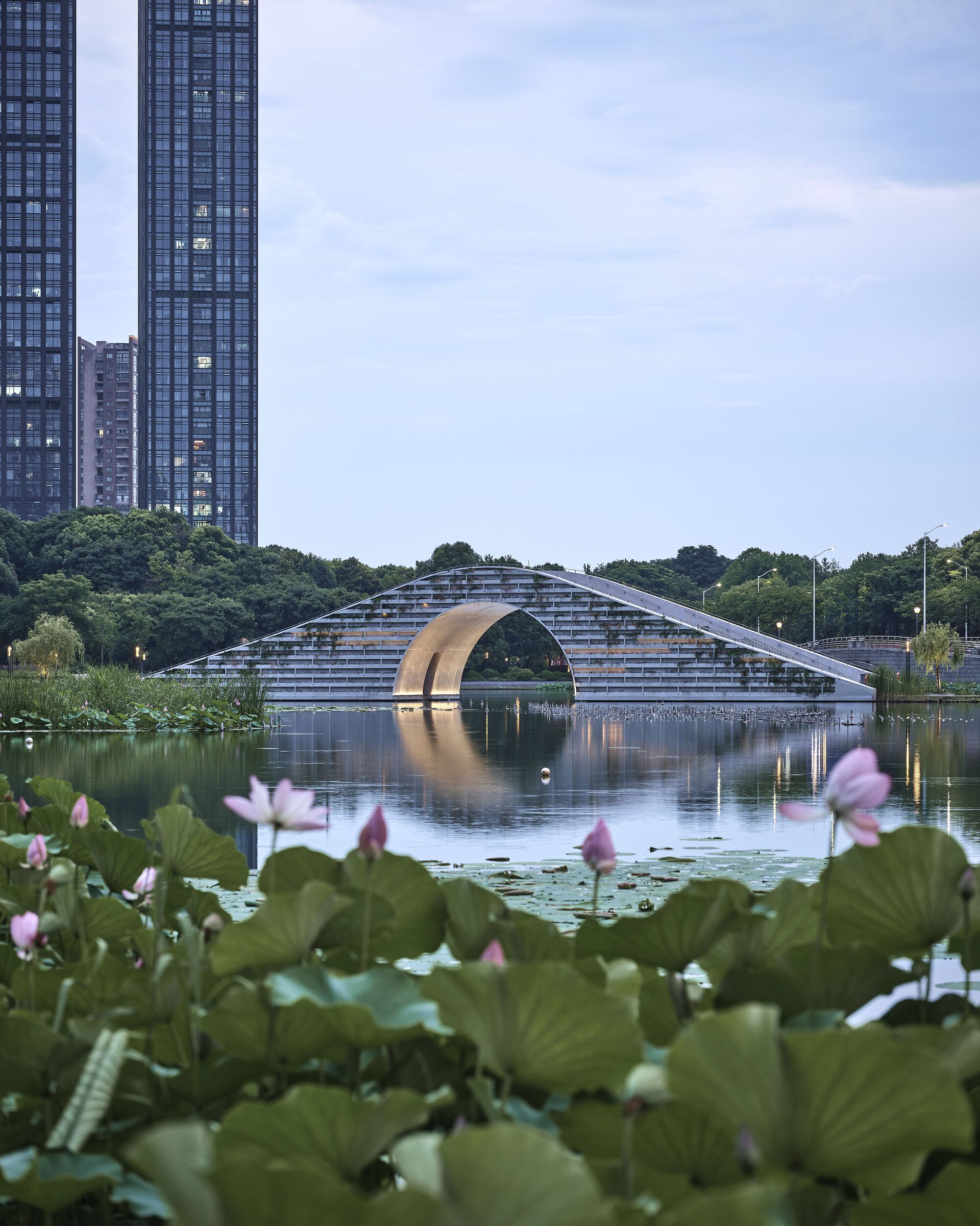 The Jianshi Station & the Tingyun Station
