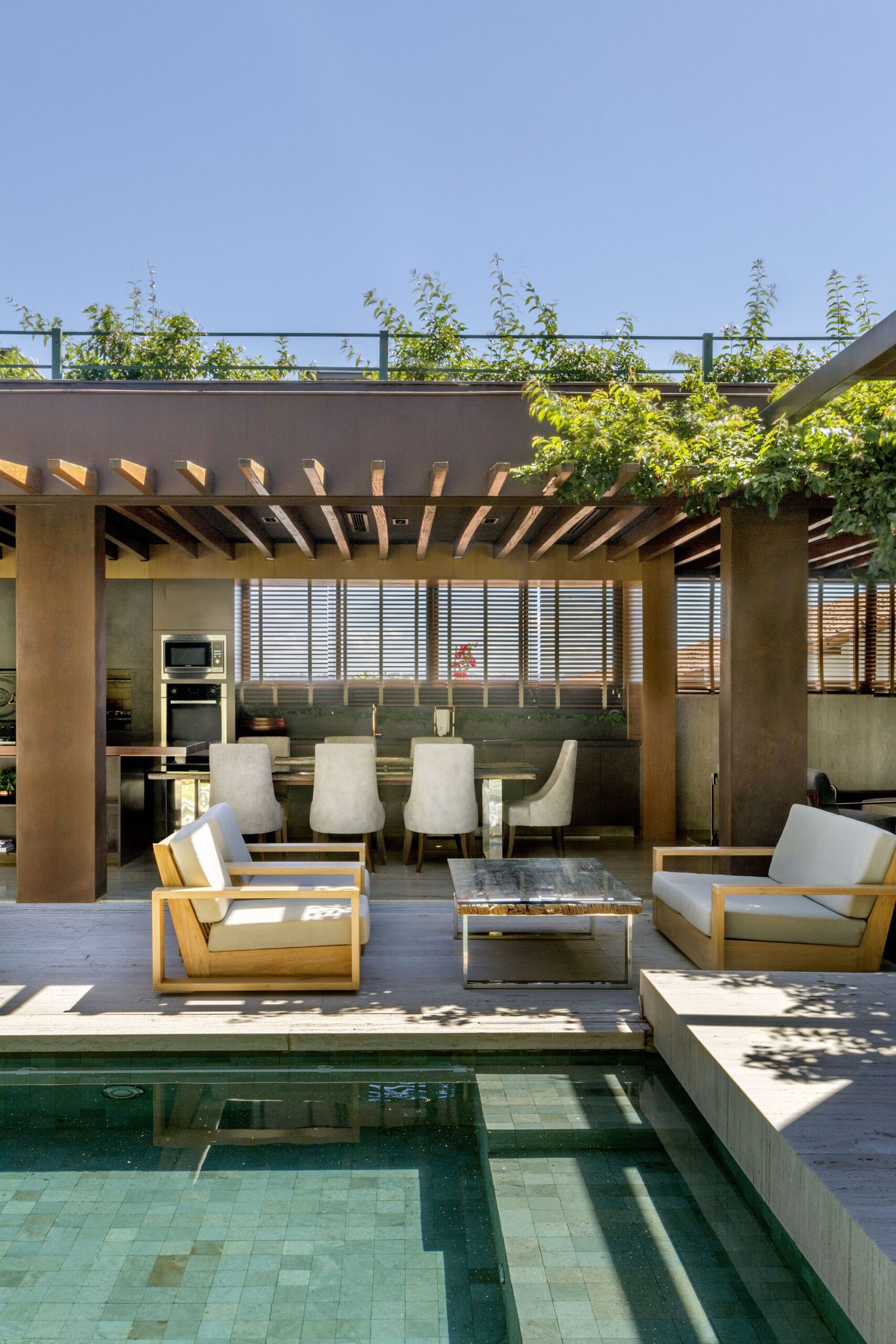Dezessete House
