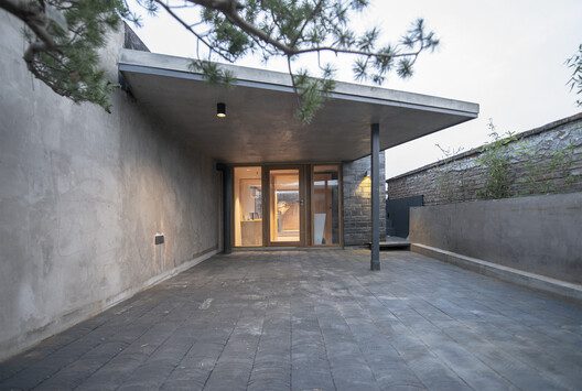 Retain part of the original roof as courtyard shade (1)