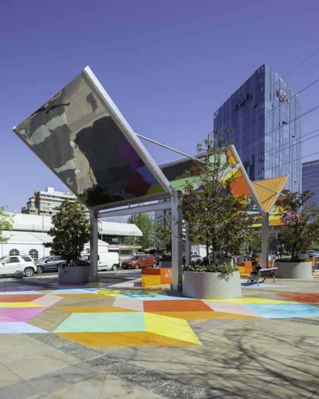 Mirrors Plaza