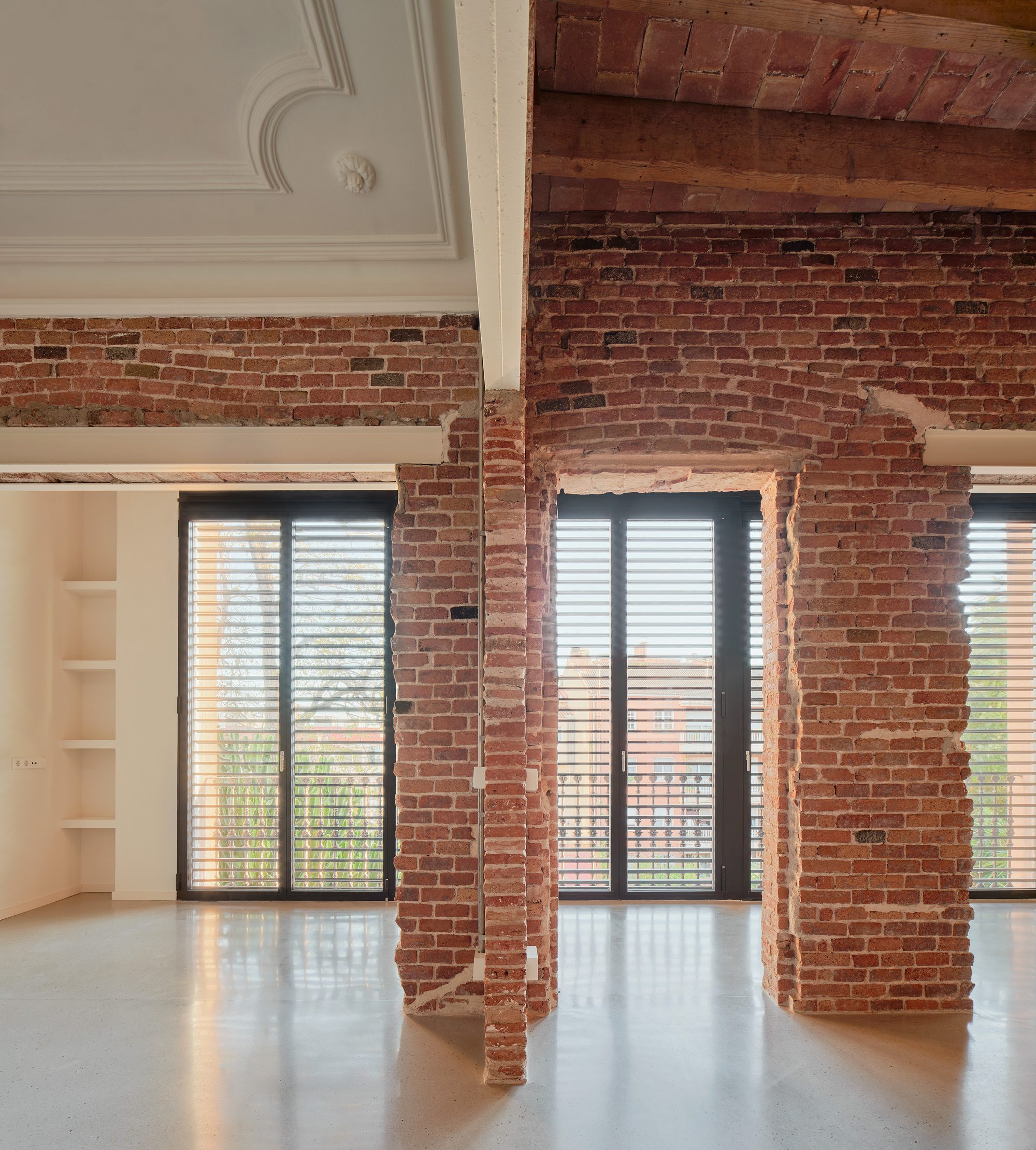 Comprehensive Housing Renovation in Barcelona