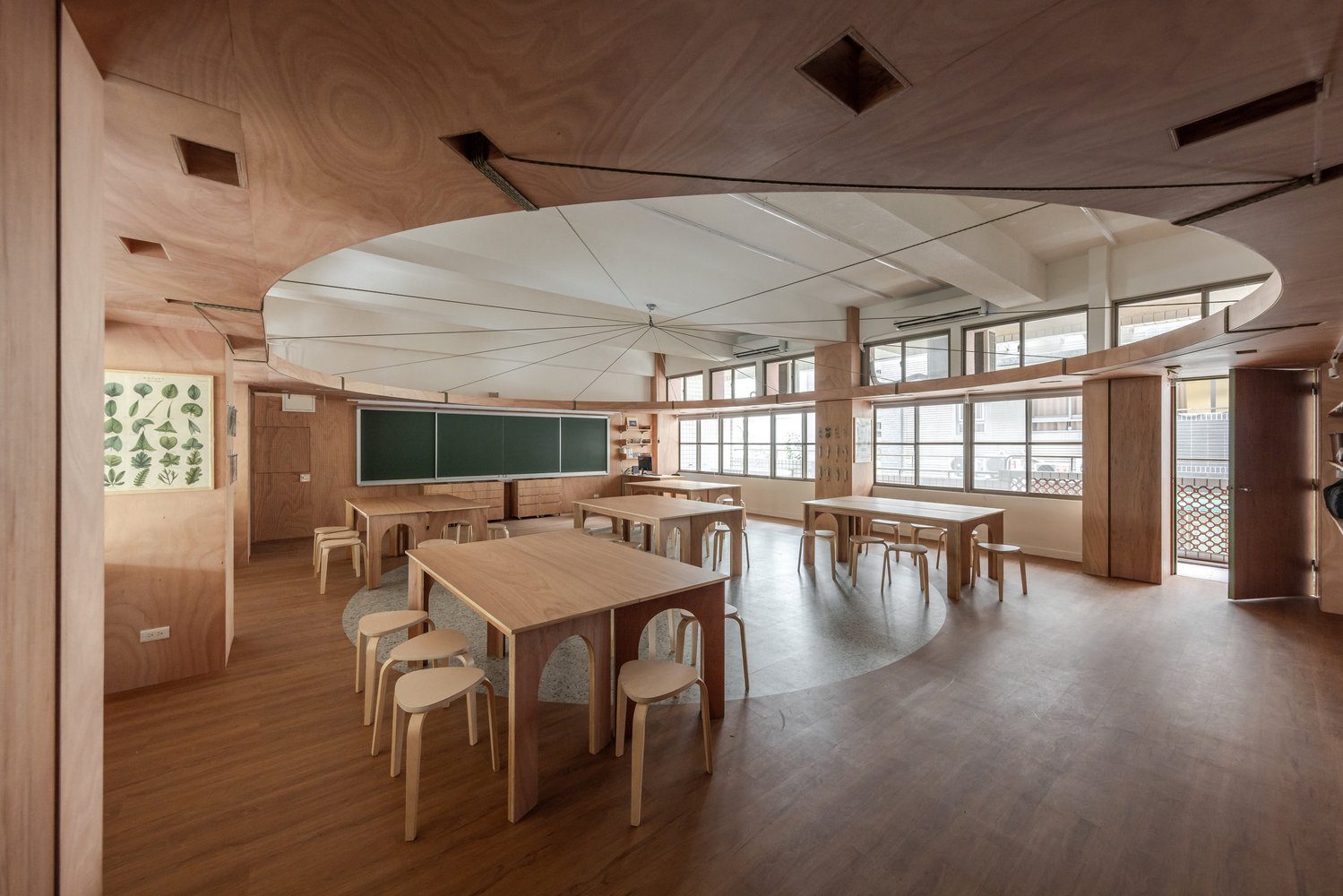 Qingshan Forest Junior High School Classroom 4