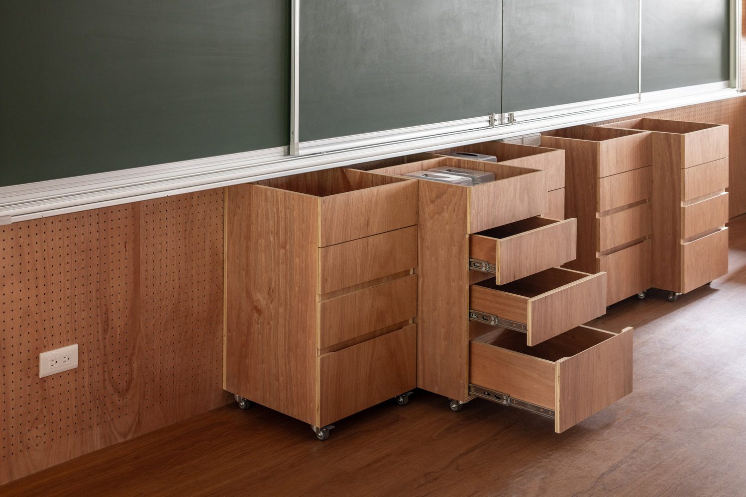 Qingshan Forest Junior High School Classroom 7