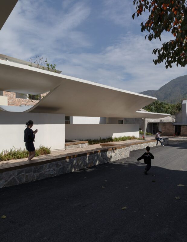 Qingyi Lodge / Hsu & Du Architects