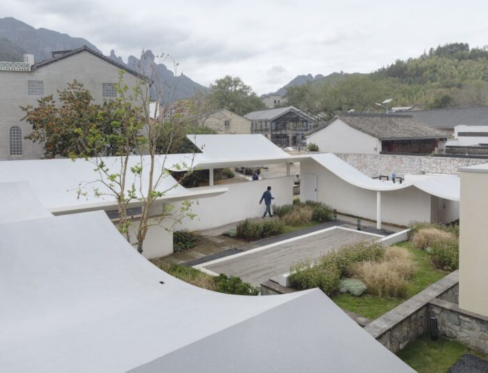 Qingyi Lodge / Hsu & Du Architects