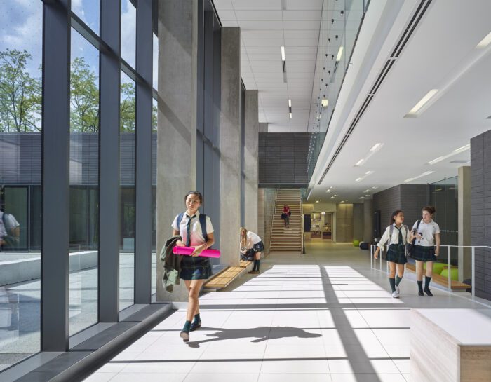 © Shai Gil2