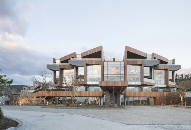 Jeju Bayhill Pool & Villa | L'EAU design + Kim Dong-jin