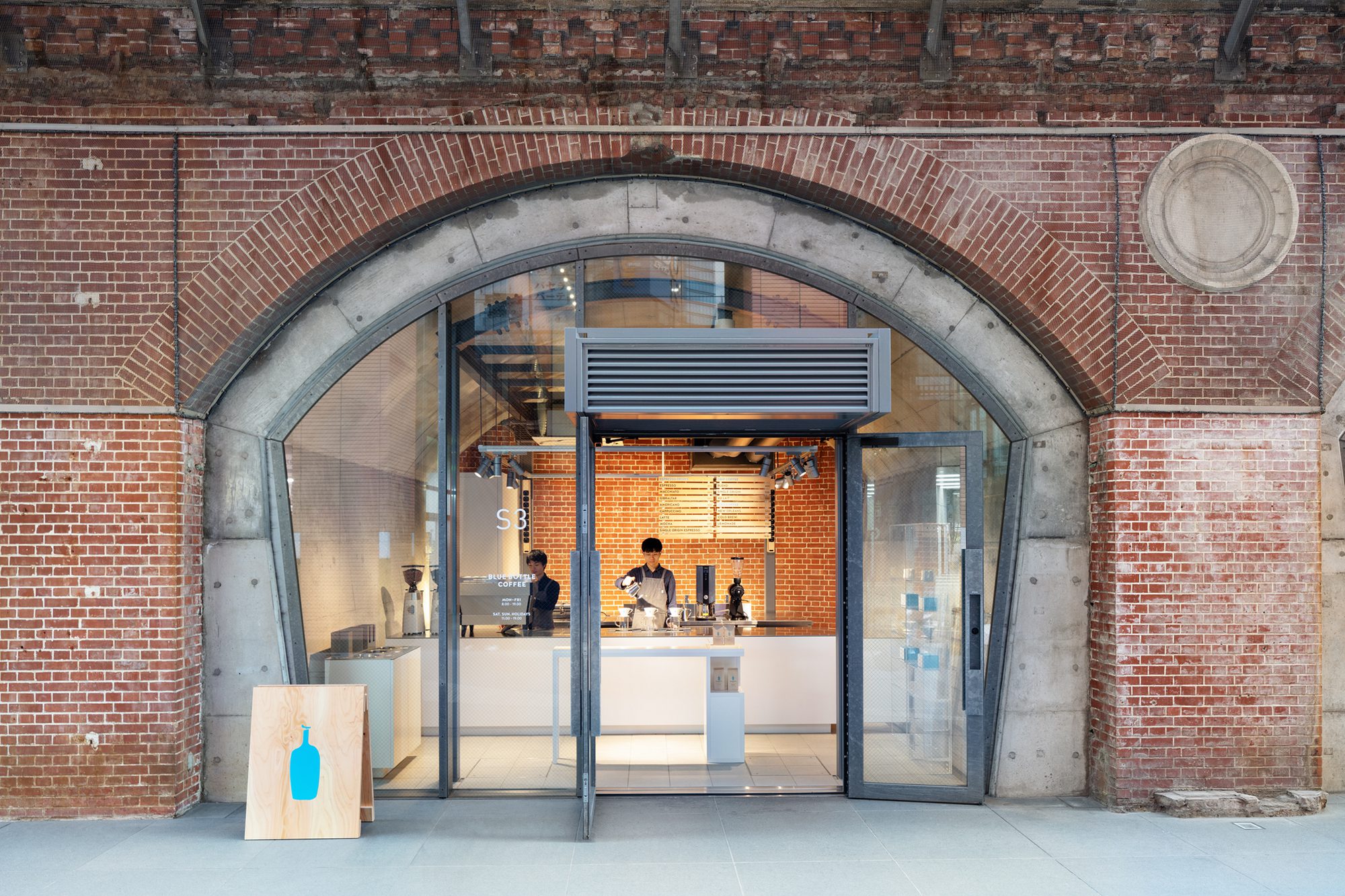 Blue Bottle Coffee Kanda Manseibashi Cafe