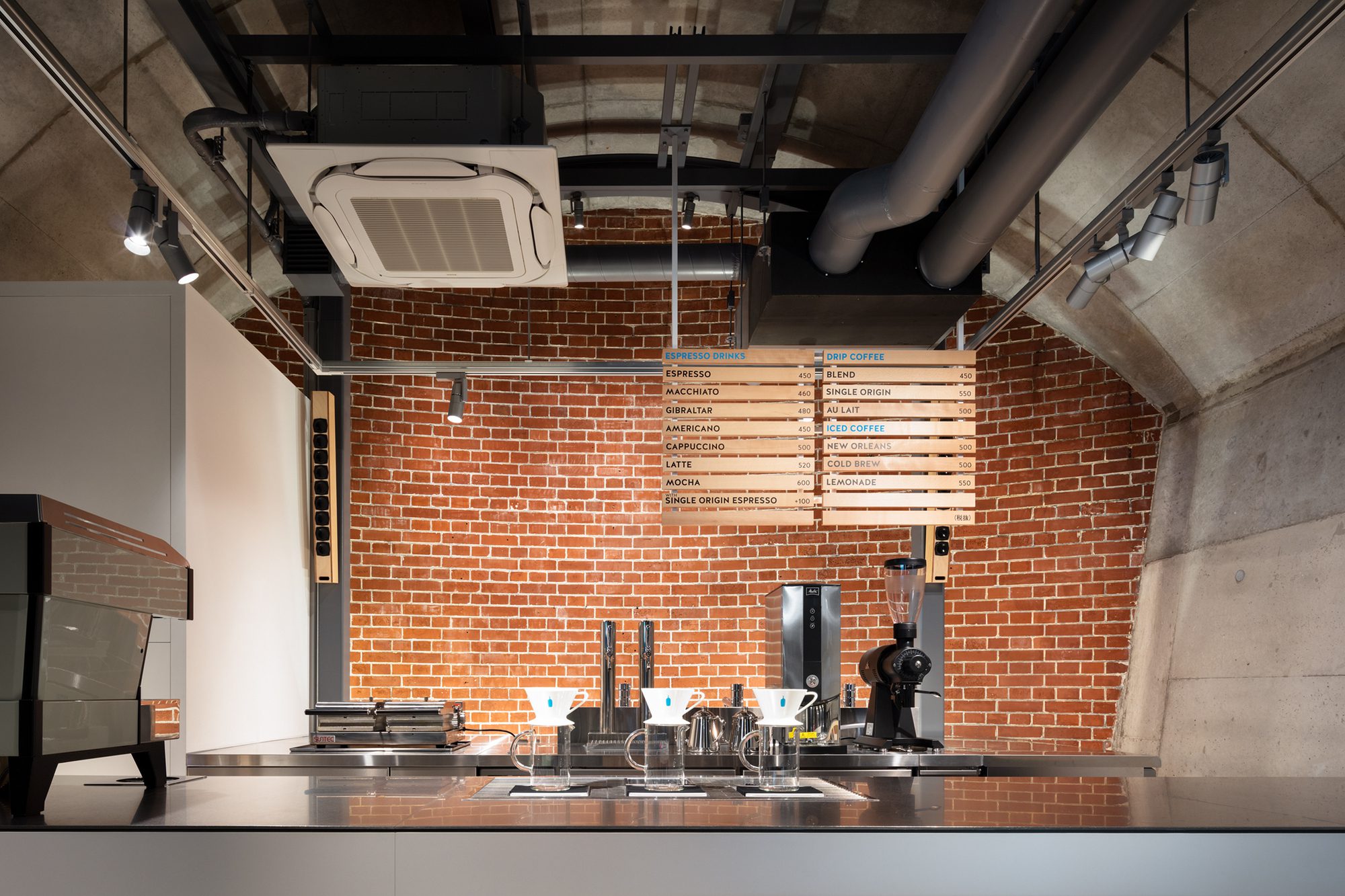 Blue Bottle Coffee Kanda Manseibashi Cafe