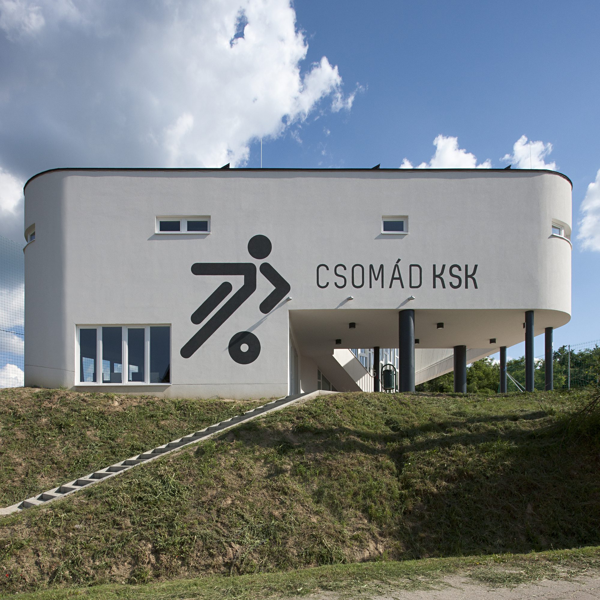 © Tamás Bujnovszky9