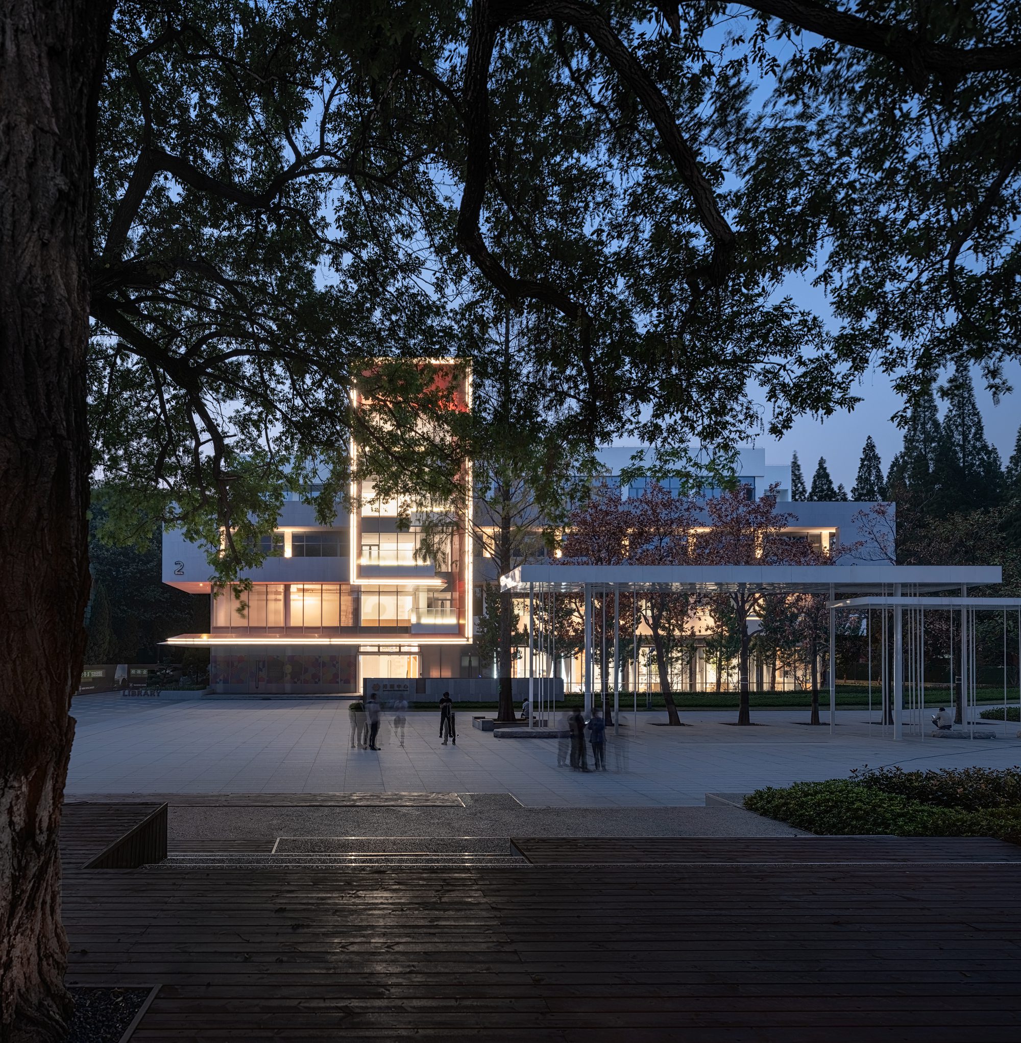 West elevation. Image Courtesy of DUTS design26