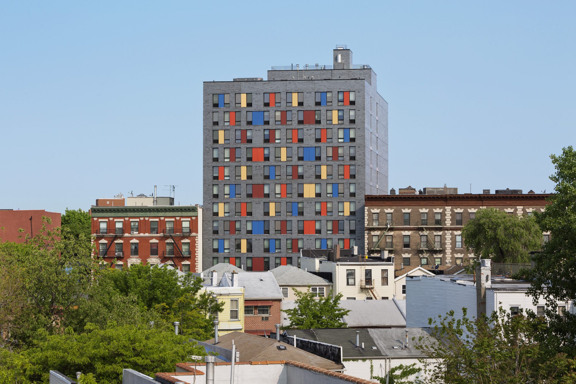 Boston Road affordable housing block by Alexander Gorlin Architects with patterned facade