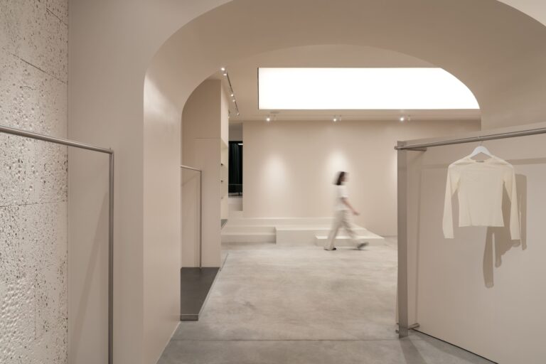 PAPAYA Brand Showroom | Between The Walls