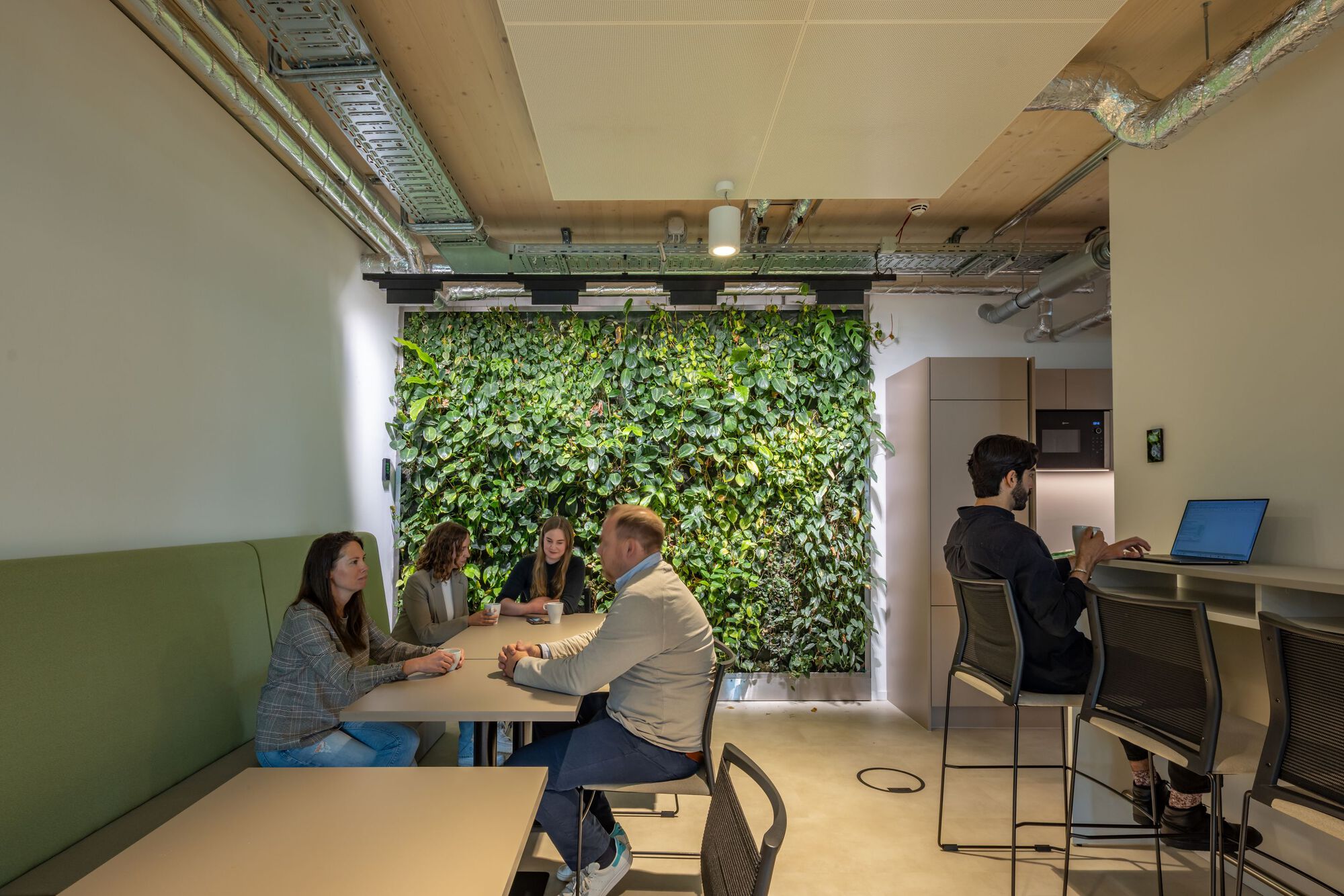 the cradle in duesseldorf. hpp-architekten, arrow international
