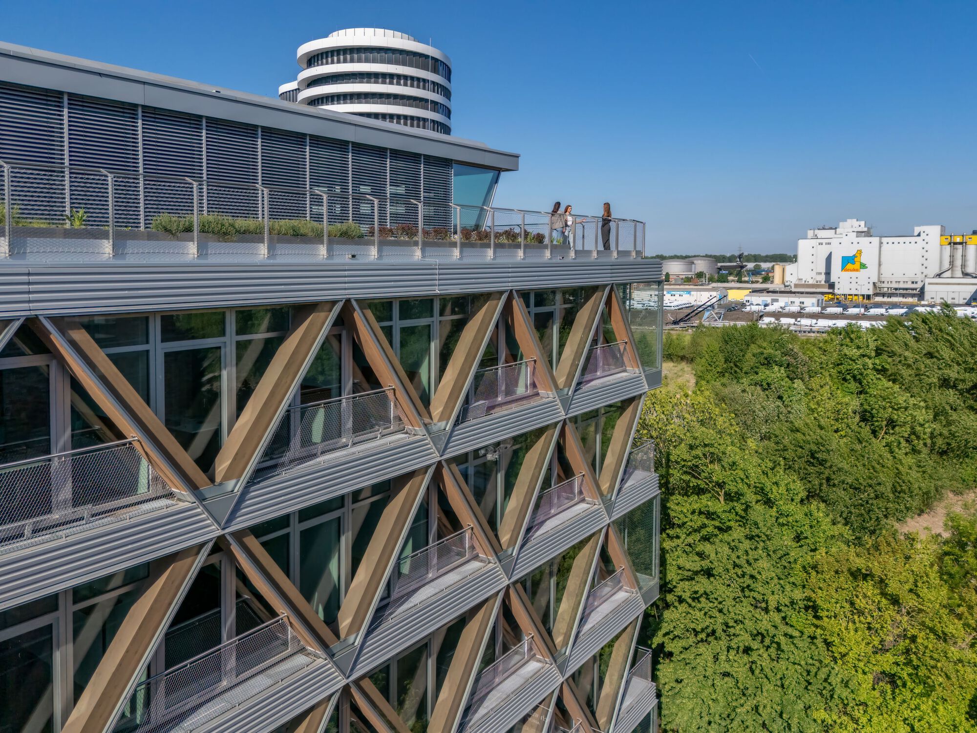 the cradle in duesseldorf. hpp-architekten, arrow international