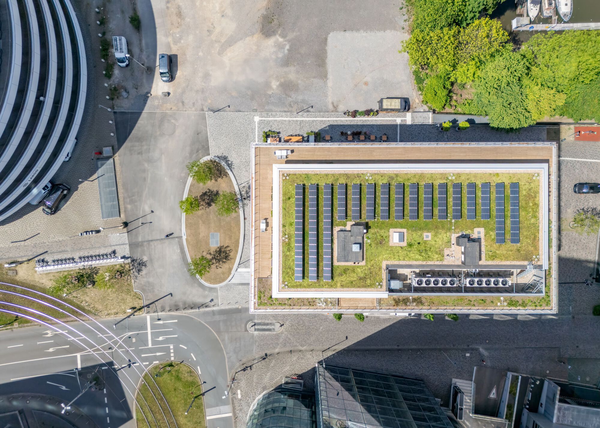 the cradle in duesseldorf. hpp-architekten, arrow international