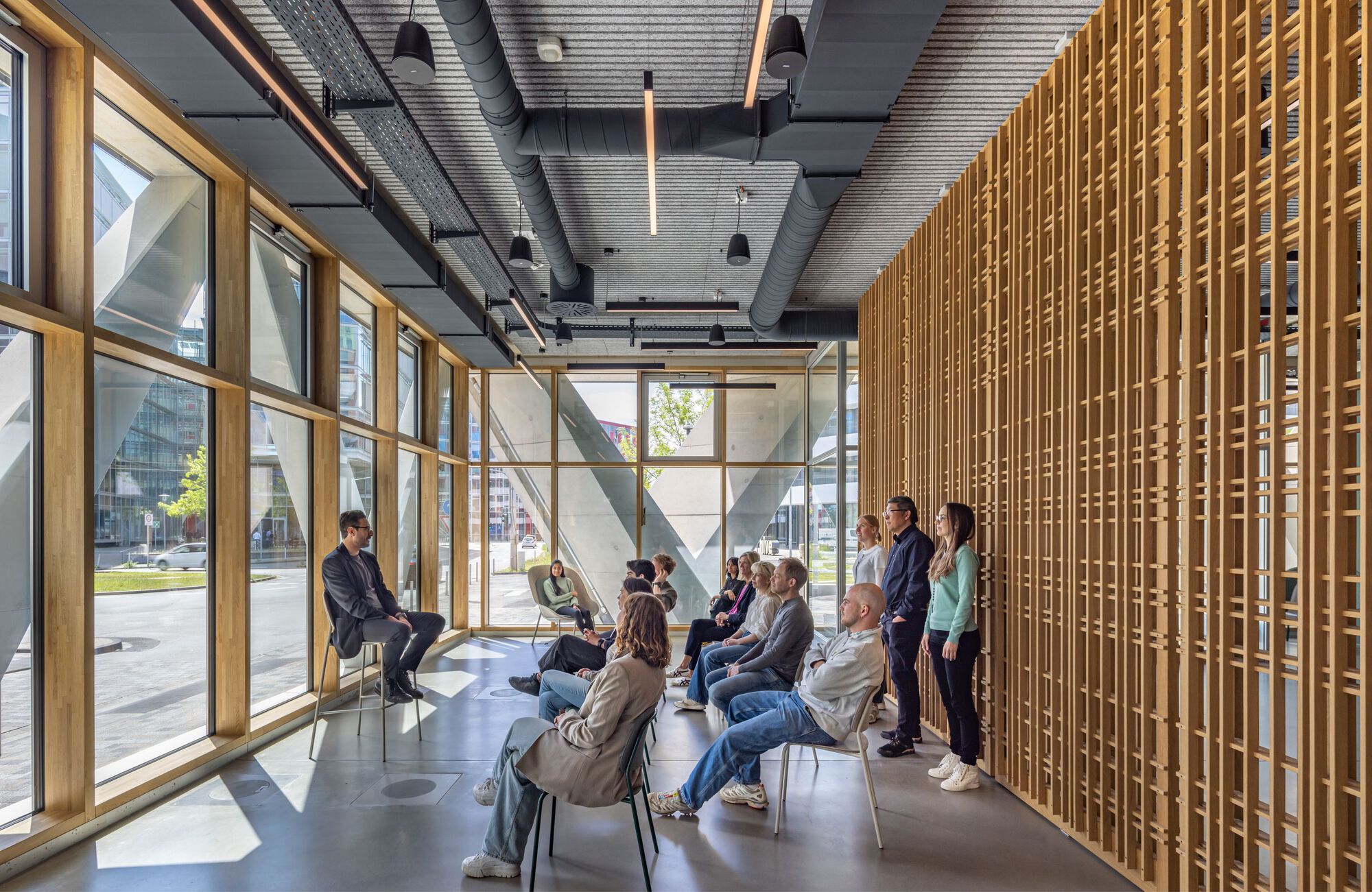 the cradle in duesseldorf. hpp-architekten, arrow international