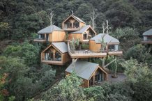10 Tree Houses with Breathtaking Views of Nature