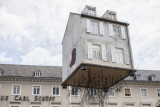 Pulled by the Roots | Leandro Erlich