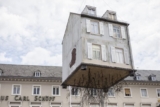 Pulled by the Roots | Leandro Erlich